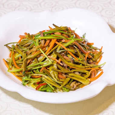 黃花菜芹菜胡蘿卜肉絲