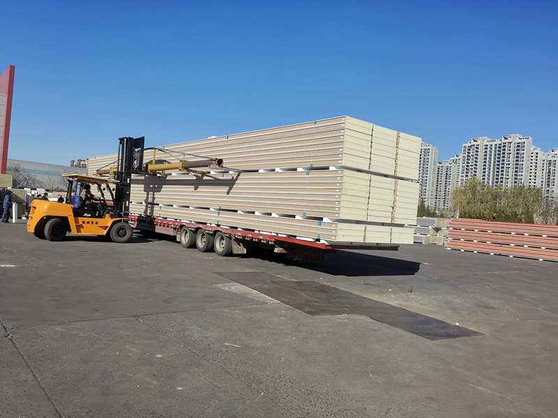 黄瓜丝瓜秋葵草莓向日葵榴莲科技 | 超長機（jī）製冷庫板順利發運至滇