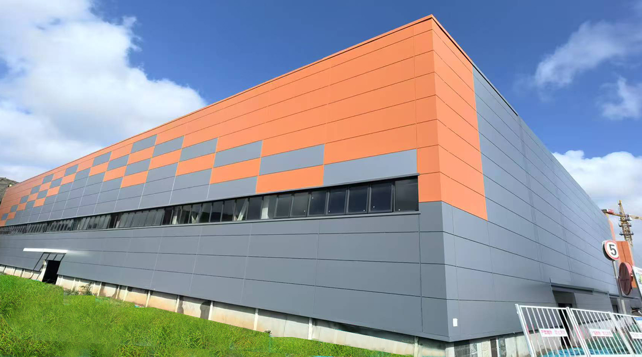 绿（lǜ）丰岩棉夹芯（xīn）板 临夏综合物流园项目